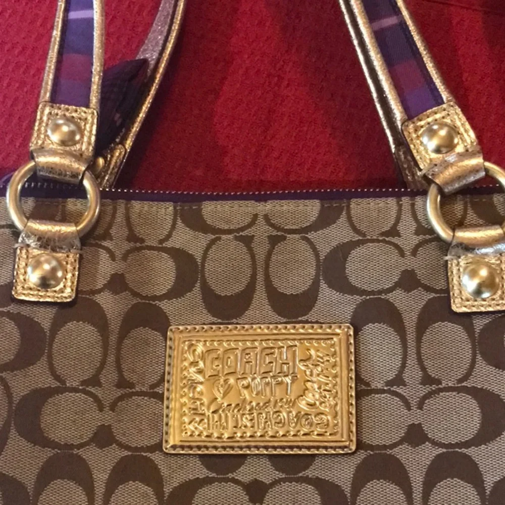 Poppy Coach fun tote bag, purse, handbag, shoulder bag. - Picture 12 of 14
